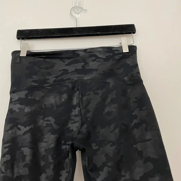Spanx Black Camo Faux Leather Shaping Leggings Size XL - Picture 8 of 8